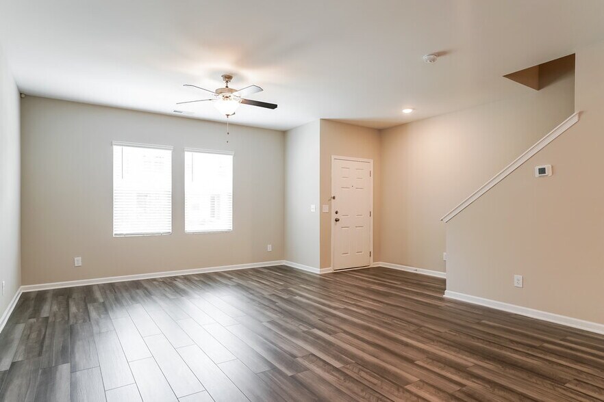 Building Photo - 536 Landing View Dr