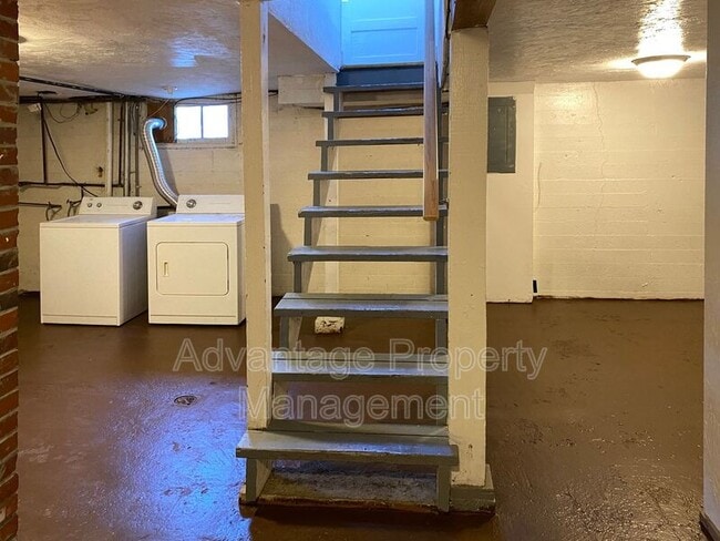 Building Photo - 1762 NW Harrison Blvd