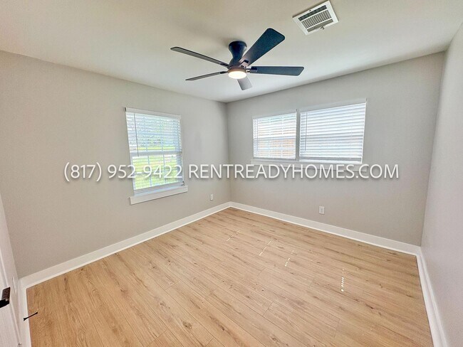 Building Photo - 607 Lake View Dr