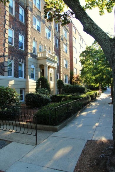 Primary Photo - 12 Wendell St