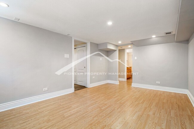 Building Photo - Beautiful Home With Central A/C and Enclosed Backyard