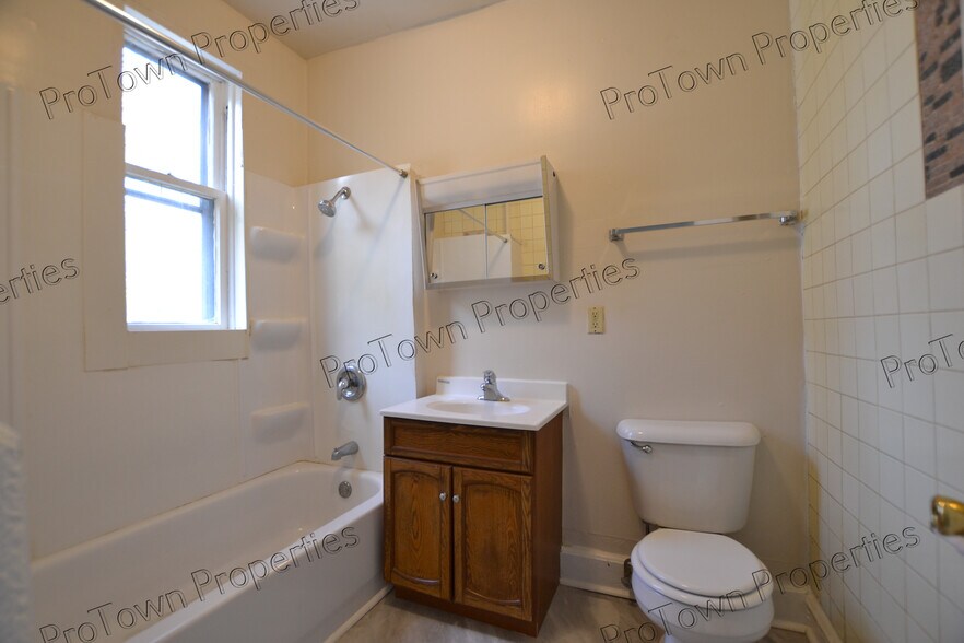 Building Photo - 112 Nicholson St