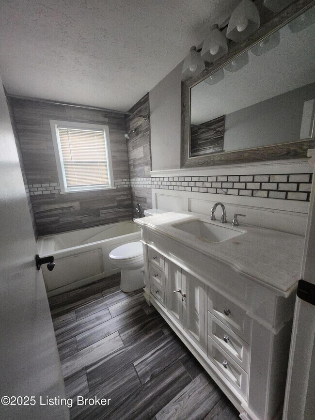 Building Photo - 6809 Shareith Dr
