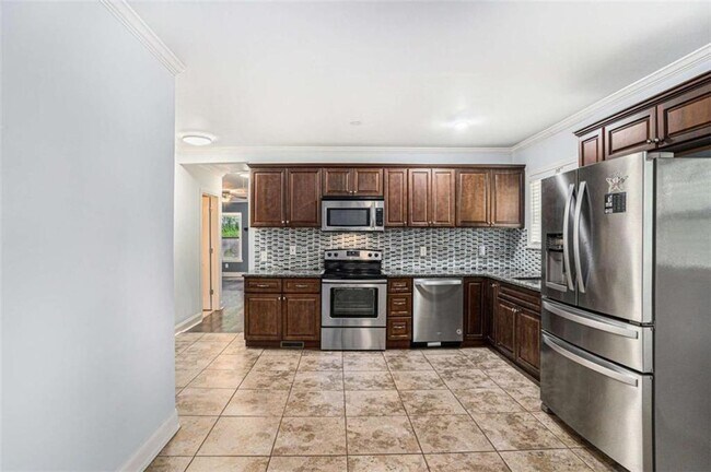 Building Photo - 3378 La Vista Dr