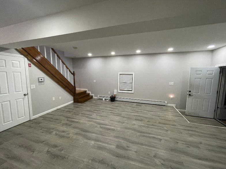 Primary Photo - 39 W Pleasant St