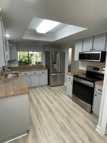 Building Photo - 6450 Wild Oak Bay Blvd