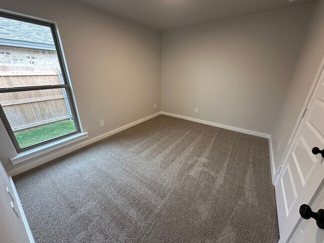 Building Photo - Welcome to Beacon Pointe!