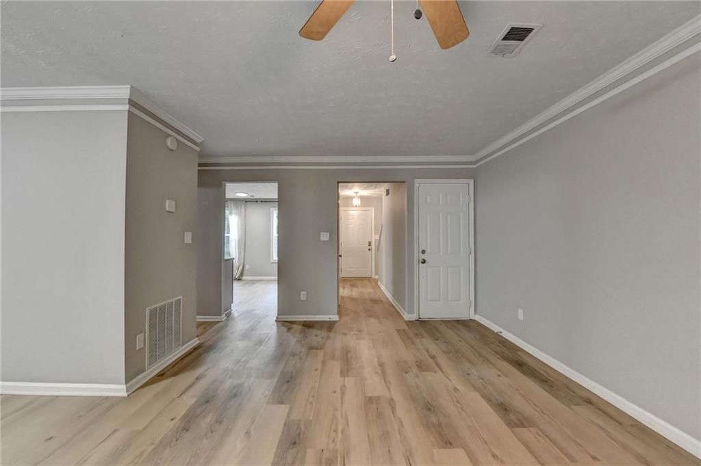 Building Photo - 3876 Meadow Creek Dr