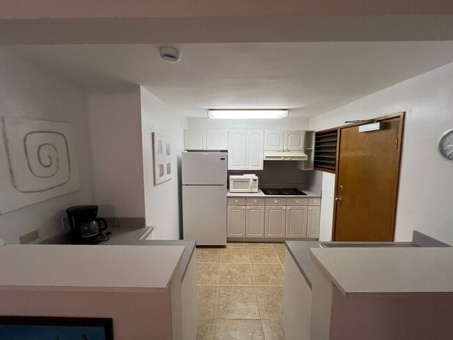 Building Photo - 3303 Alani Dr
