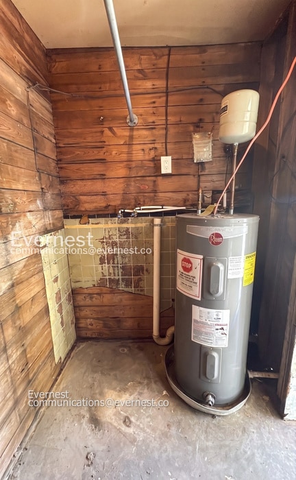 Building Photo - 200 Woodward Dr