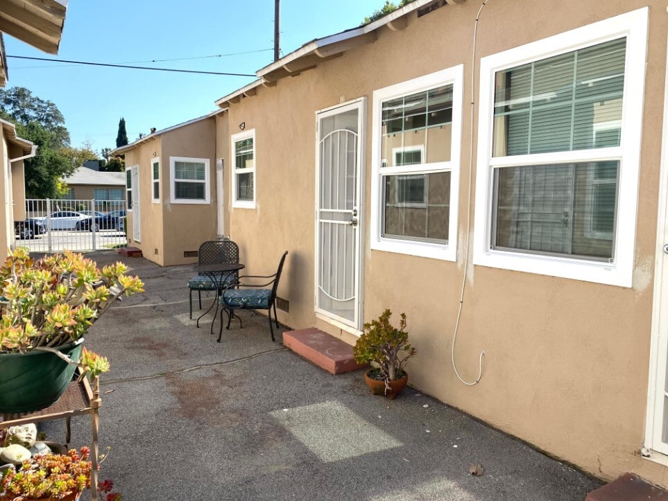 Building Photo - 11641 Magnolia Blvd