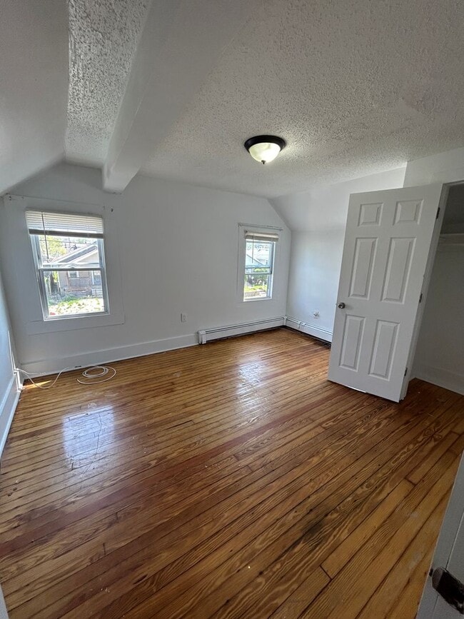 Building Photo - Lovely 4 Bedroom Single Family House in Neptune!