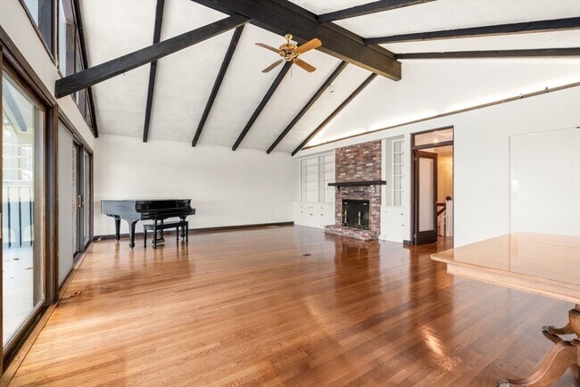 Building Photo - 23 Ocean St