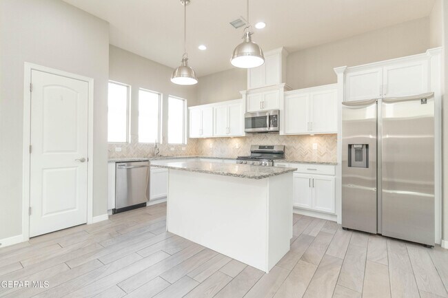 Building Photo - 13815 Paseo De Plata Dr