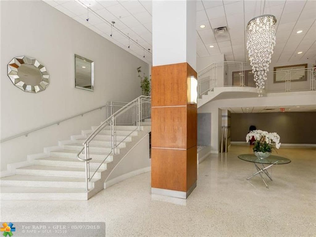 Building Photo - 3000 S Ocean Dr