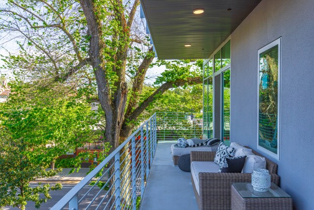 0BR, 1 BA - 1050 SF - The Didion