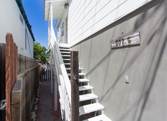 Building Photo - 502 Poinsettia Ave