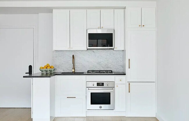 Building Photo - 10 Rutgers St