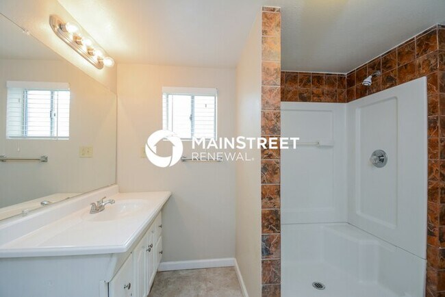 Building Photo - 2 Bedroom Pet-Friendly Home in Tucson, AZ with Main Street Renewal