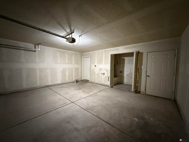Building Photo - 6141 E 40th Pl