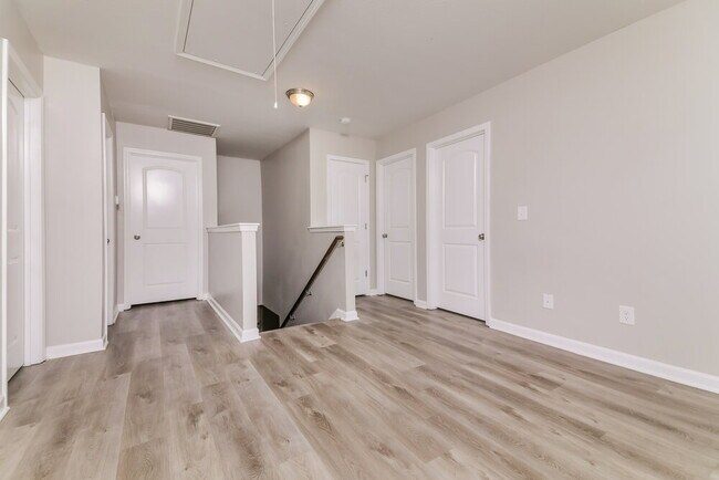 Building Photo - 127 Blakeford Dr