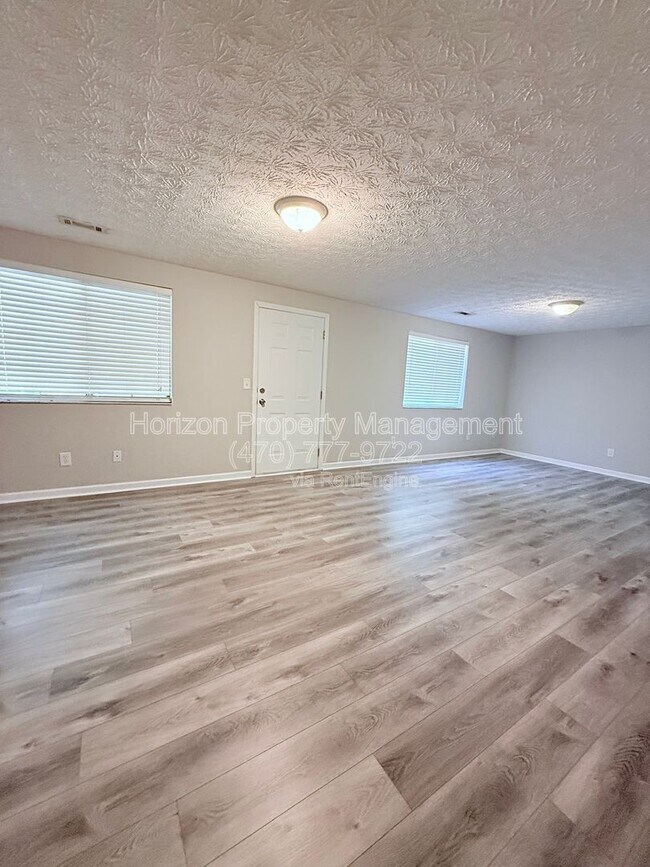 Building Photo - 4005 Hidden Hollow Dr