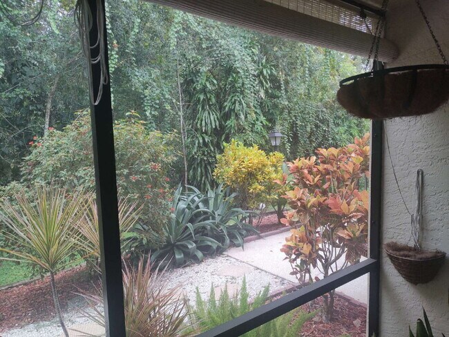 Building Photo - "$200 move in Special. Quite and Peaceful ...