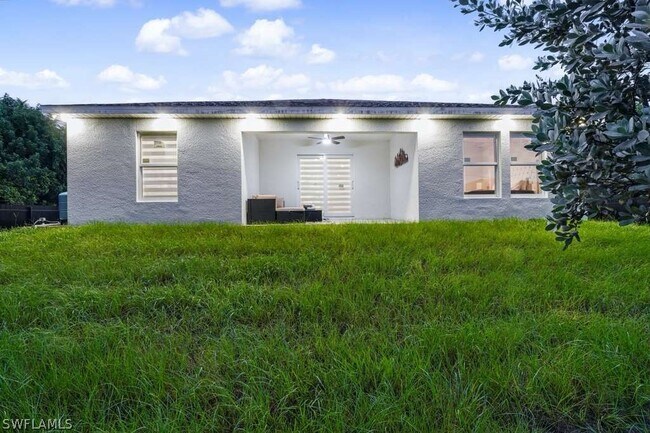 Building Photo - 2620 NE 5th Ave