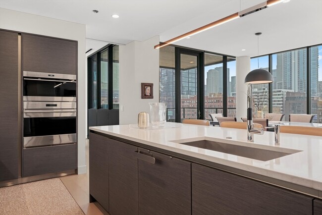 Building Photo - 366 W Superior St