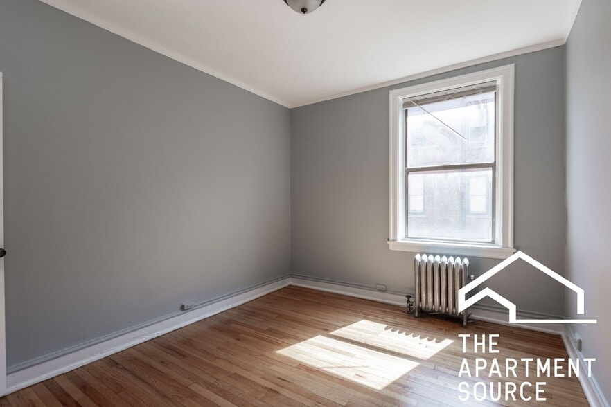 Building Photo - 1371 W Estes Ave
