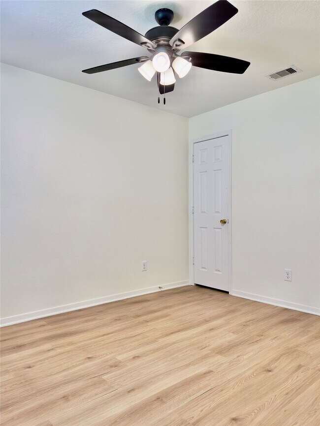 Building Photo - 4935 Fair Oak Dale Ln