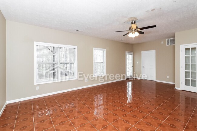 Building Photo - 2385 Lake Royale Dr