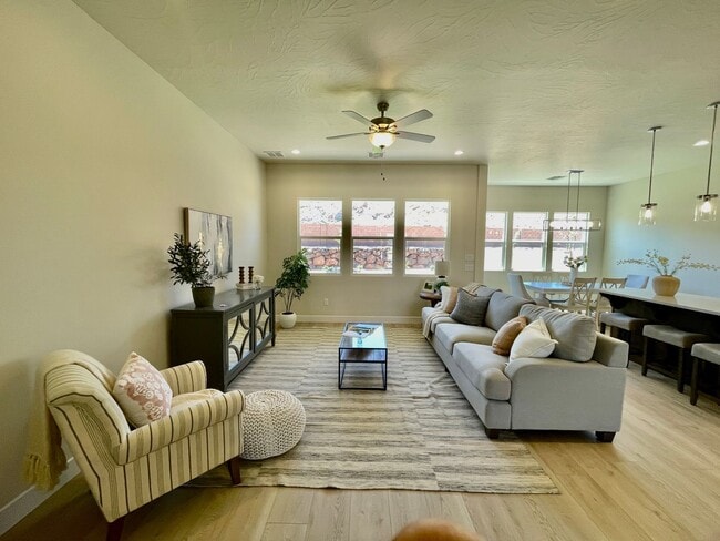 Building Photo - 5-Bedroom home in Desert Canyons