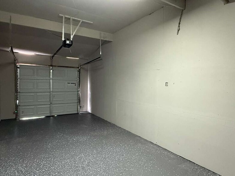 Building Photo - 339 Brettonwood Dr
