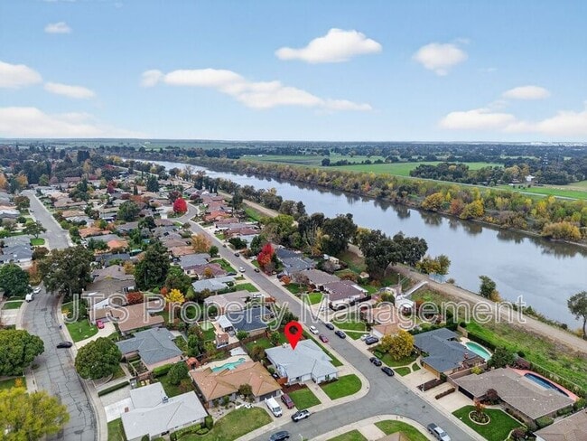 Building Photo - 728 Clipper Way