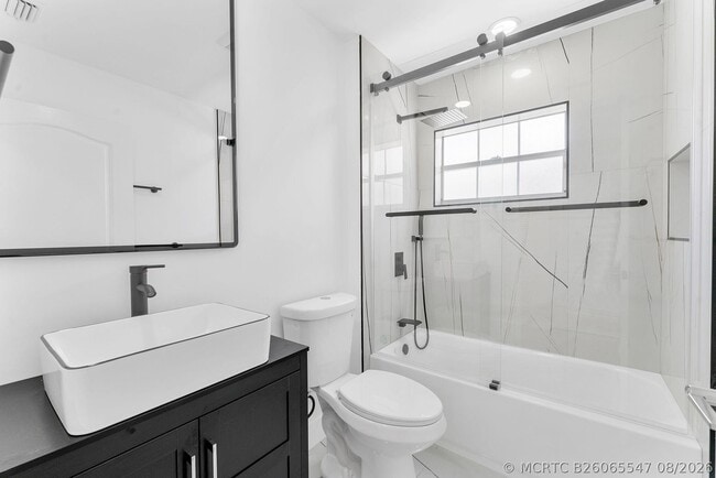 Building Photo - 897 Dickens Pl
