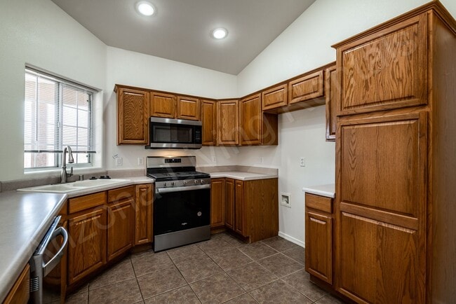 Building Photo - GORGEOUS HUALAPAI MOUNTAIN FOOTHILLS HOME