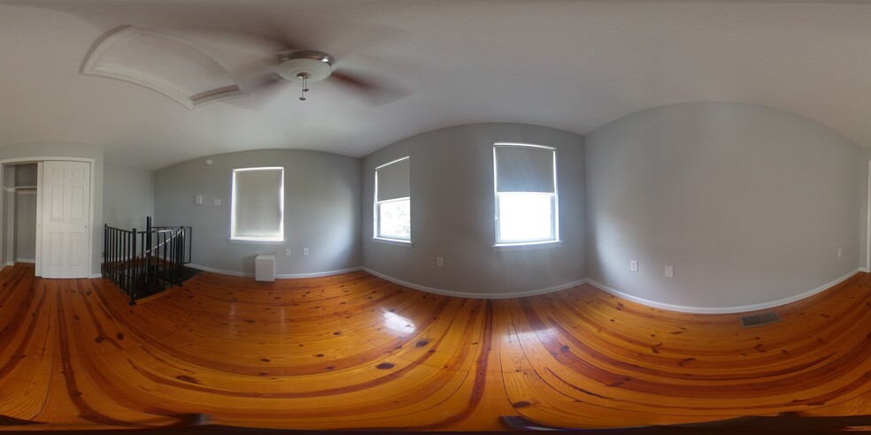 Top floor Bedroom - 1540 Kater St