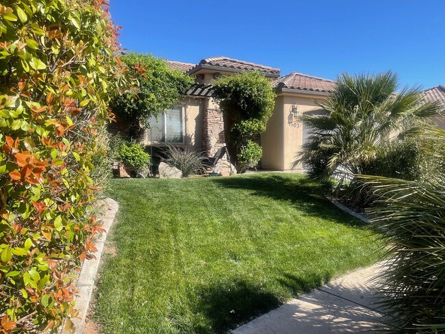 Building Photo - Beautiful Single Level Property with a Big...