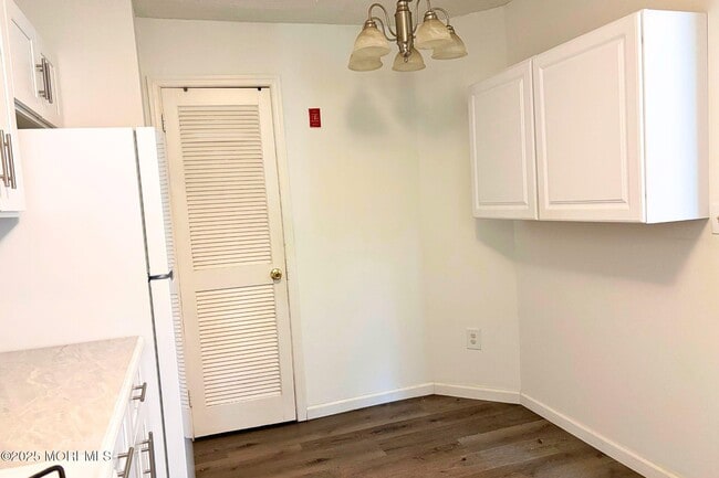 Building Photo - 311 Tulip Ln