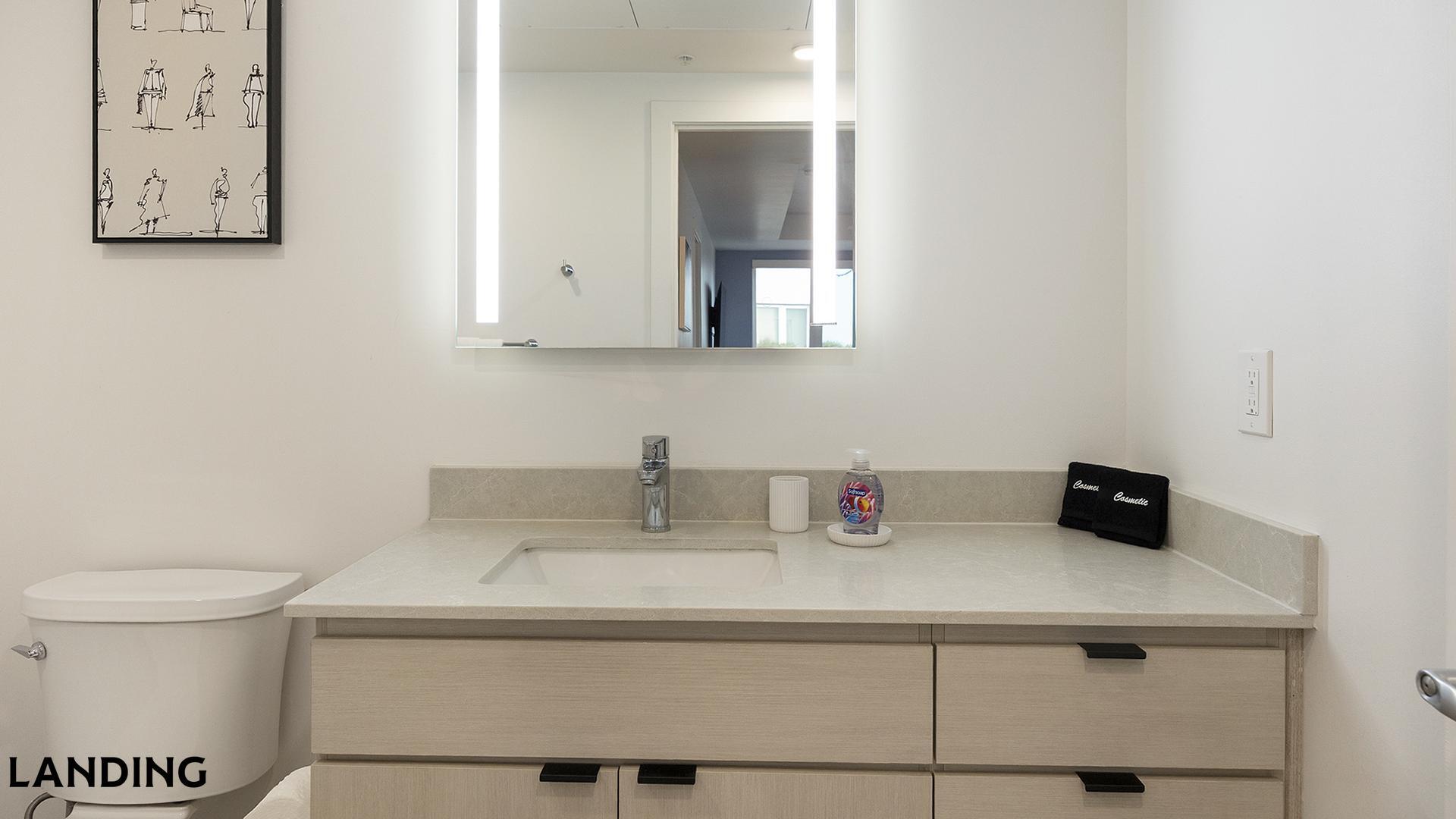 Building Photo - 707 S Farmer Ave