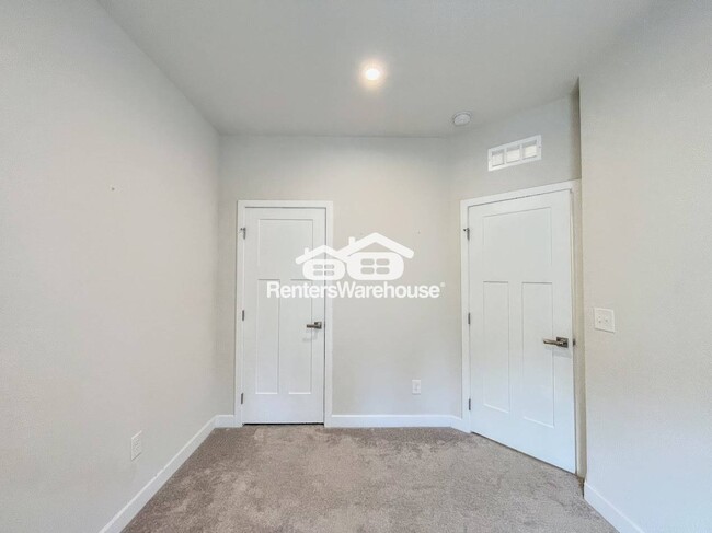 Building Photo - 1724 Defiance Dr