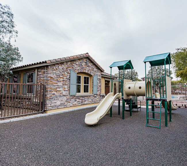 Building Photo - 4 Bedroom home located in Mountain's Edge