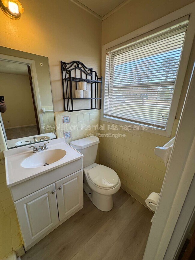 Building Photo - 4010 Emerald Lake Dr