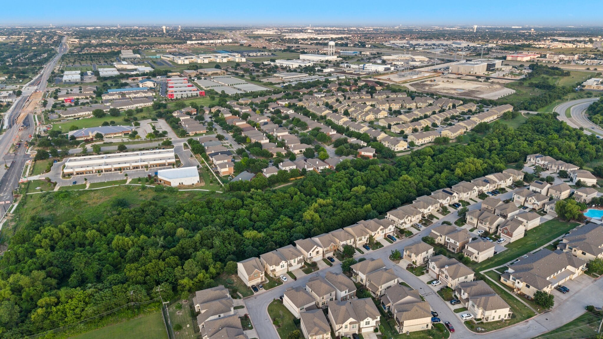 Building Photo - 2105 Town Centre Dr