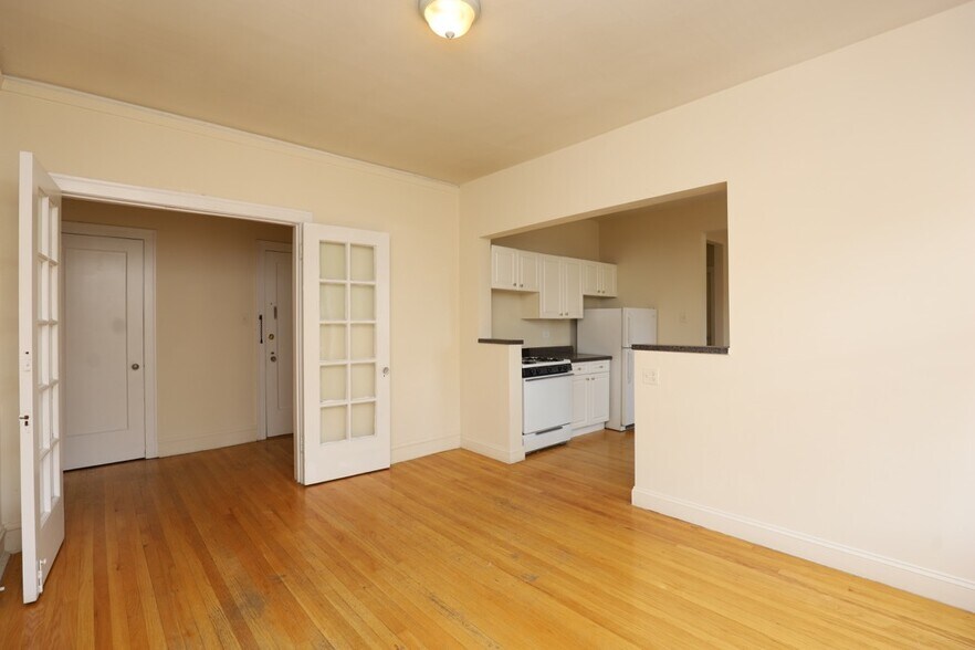 Building Photo - 1238 Oak Ave