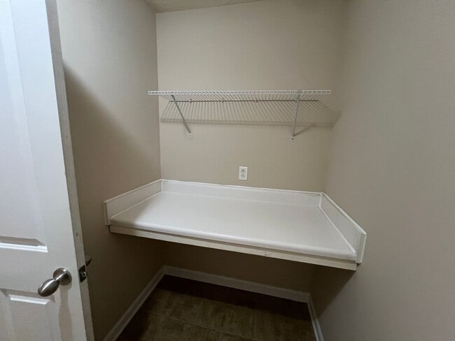 Building Photo - Cute 3 BR 2.5 BA Home Located in Culdesac in Evergreen Farms