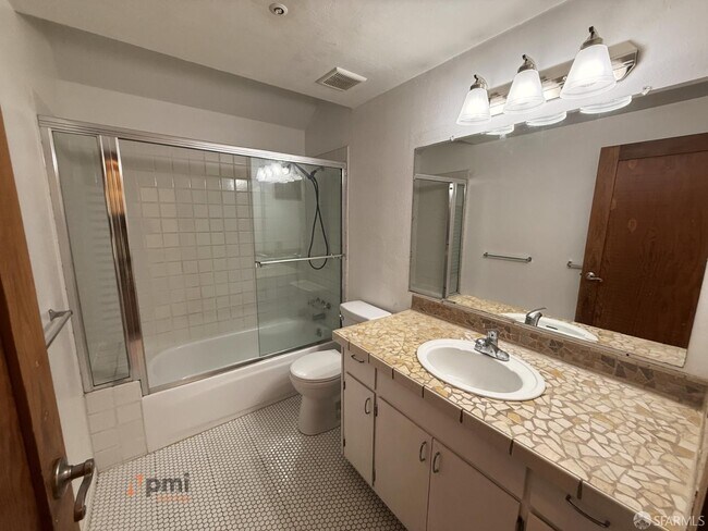 Building Photo - 539 Palms Dr