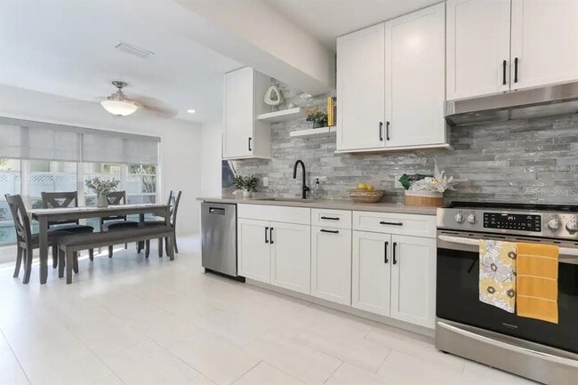 Building Photo - 4014 W Palmira Ave
