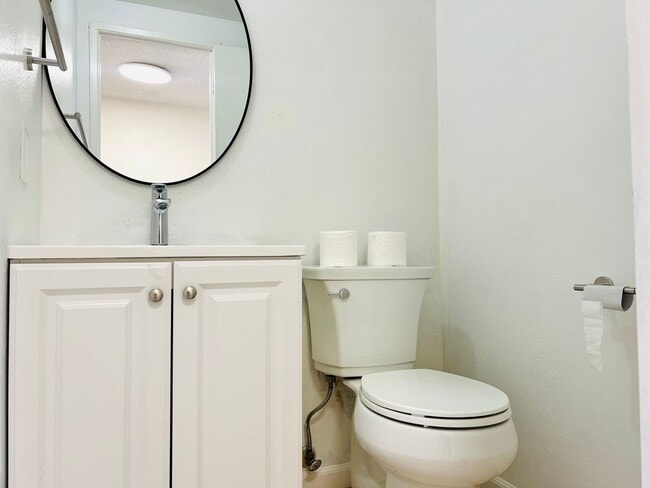 Building Photo - Beautiful 2 bedroom Condo